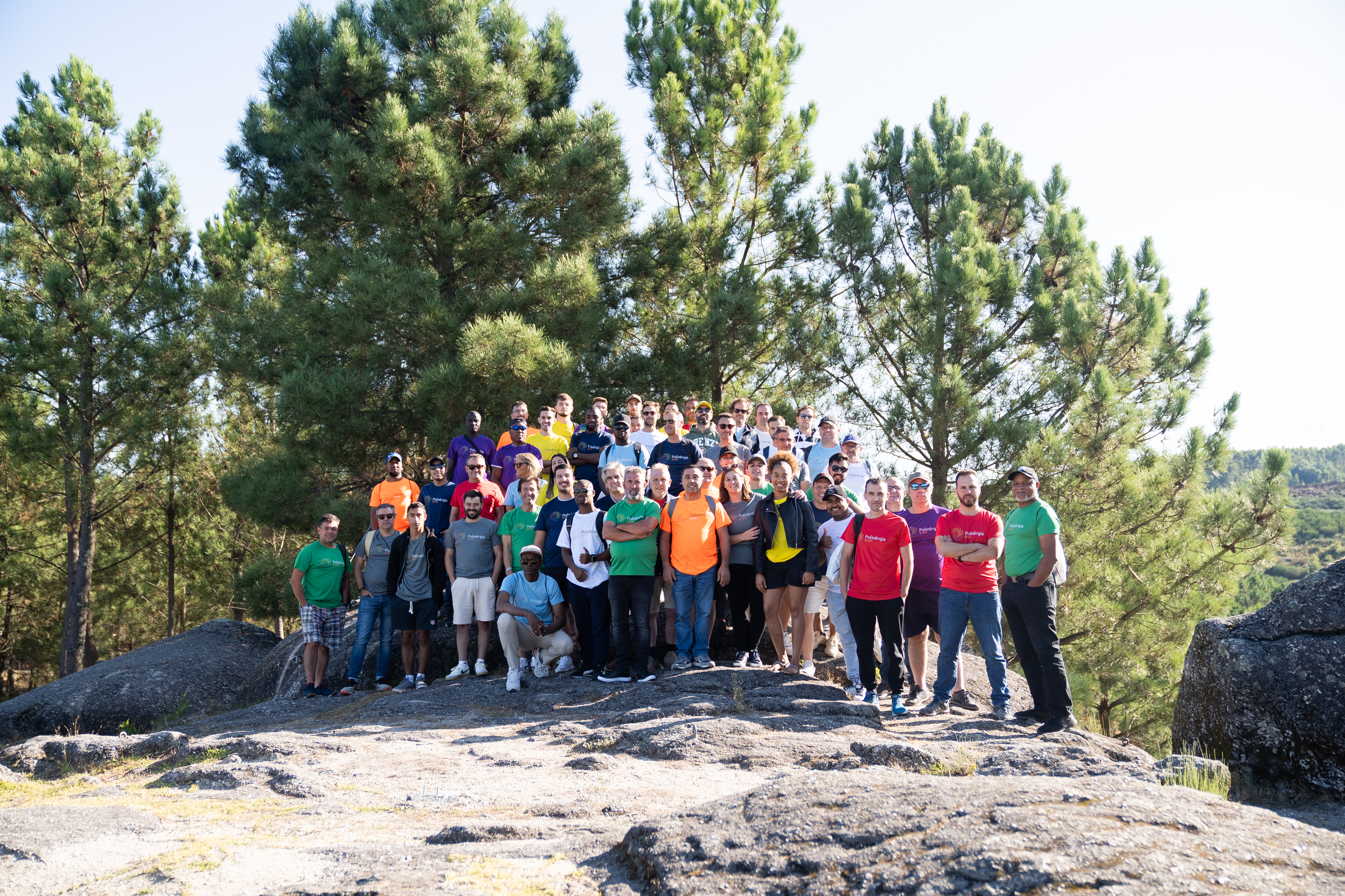 Equipa Politérmica em ambiente de trabalho colaborativo